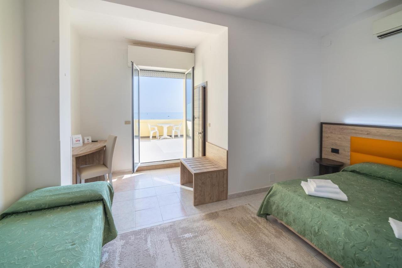 Hotel Royal كاتوليكا المظهر الخارجي الصورة