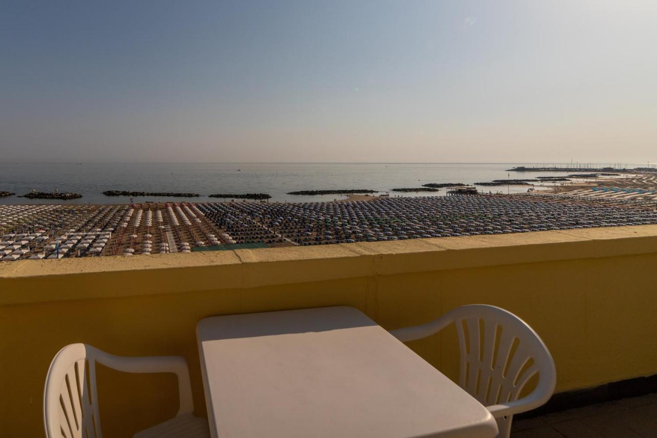Hotel Royal كاتوليكا المظهر الخارجي الصورة