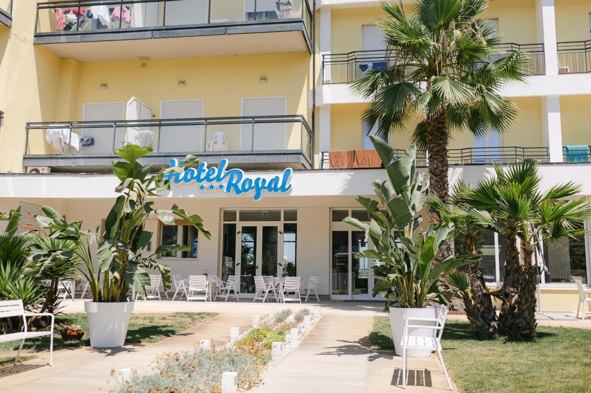 Hotel Royal كاتوليكا المظهر الخارجي الصورة